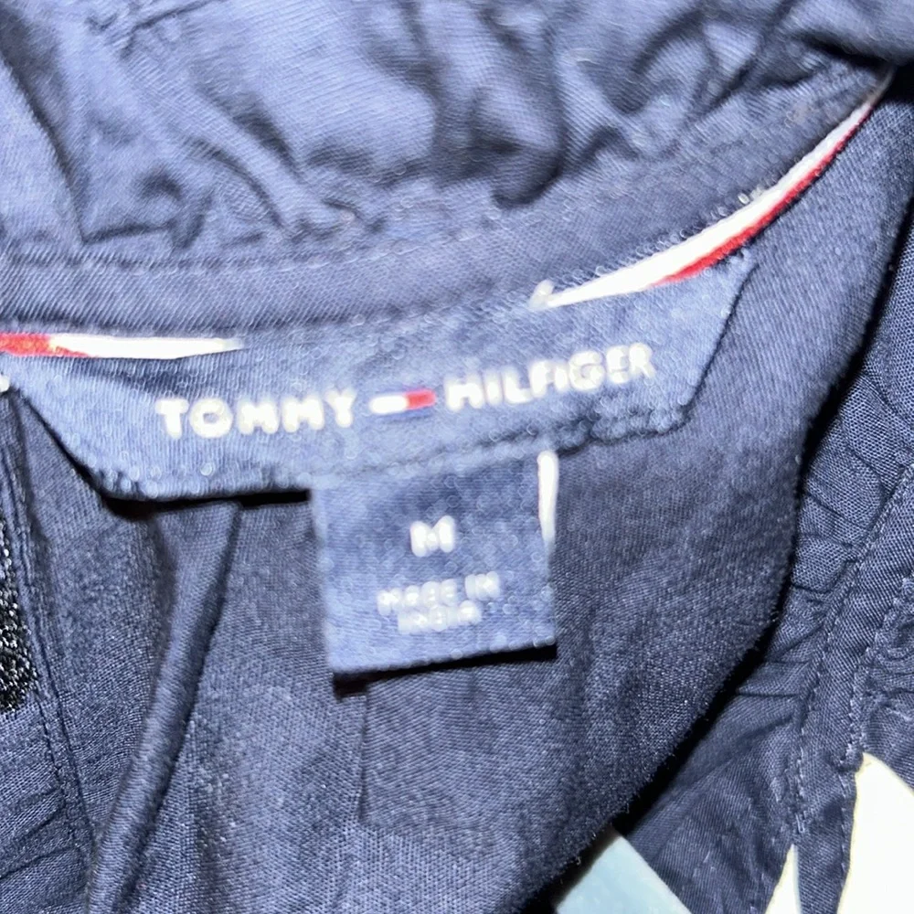 NWOT woman’s M Tommy Hilfiger navy eyelet blouse - Picture 6 of 6